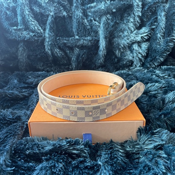Louis Vuitton Damier Azur belt, size 90|36. Worn less than 5 times. - Picture 6 of 6